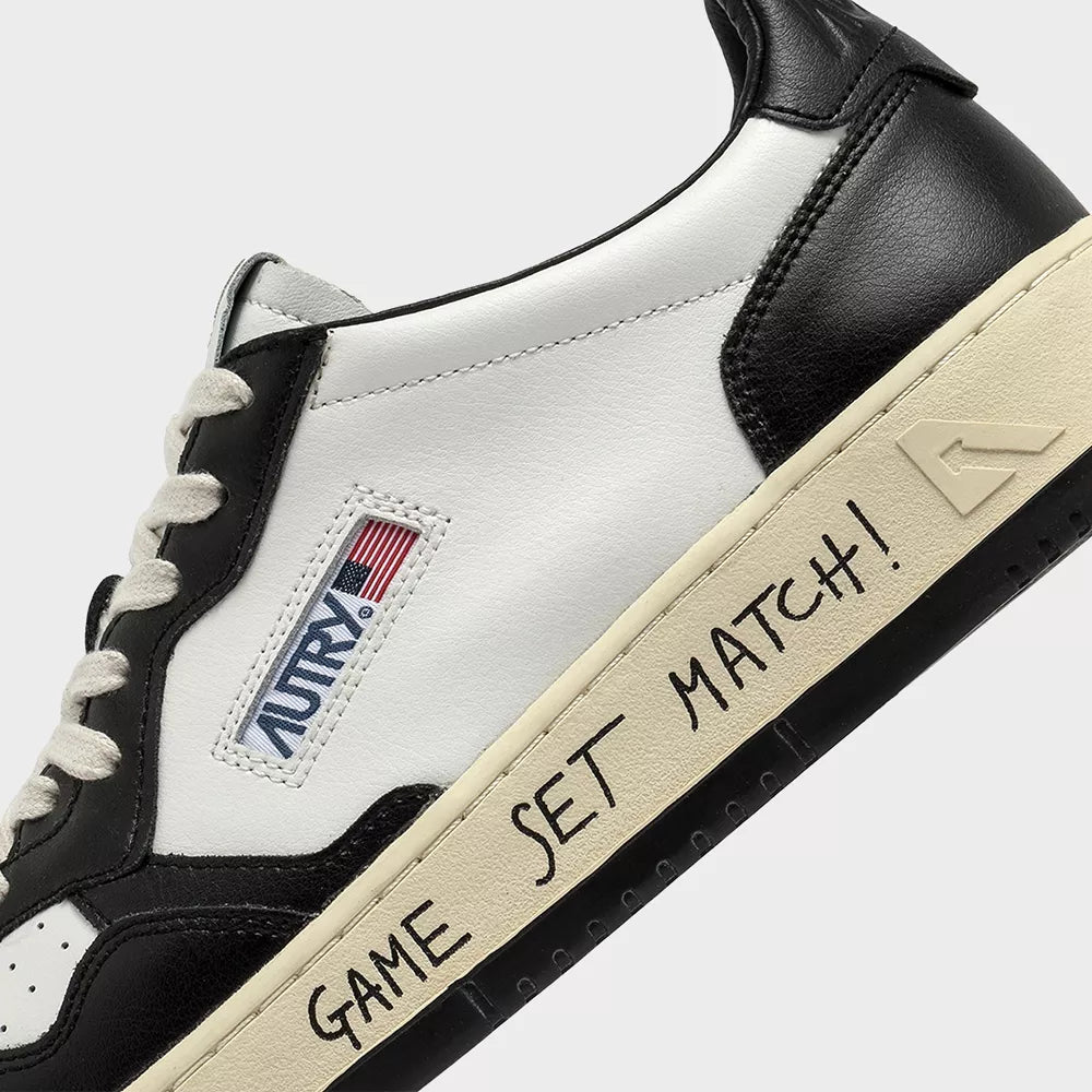 AUTRY BASKETS GAME SET MATCH MEDALIST LOW EN CUIR BLANC ET NOIR ZOOM