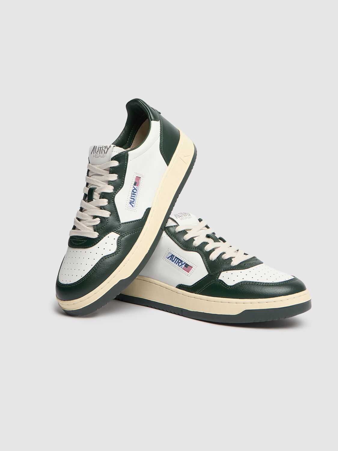 AUTRY BASKETS MEDALIST LOW BICOLOR EN CUIR BLANC ET MOUNTAIN SIDE