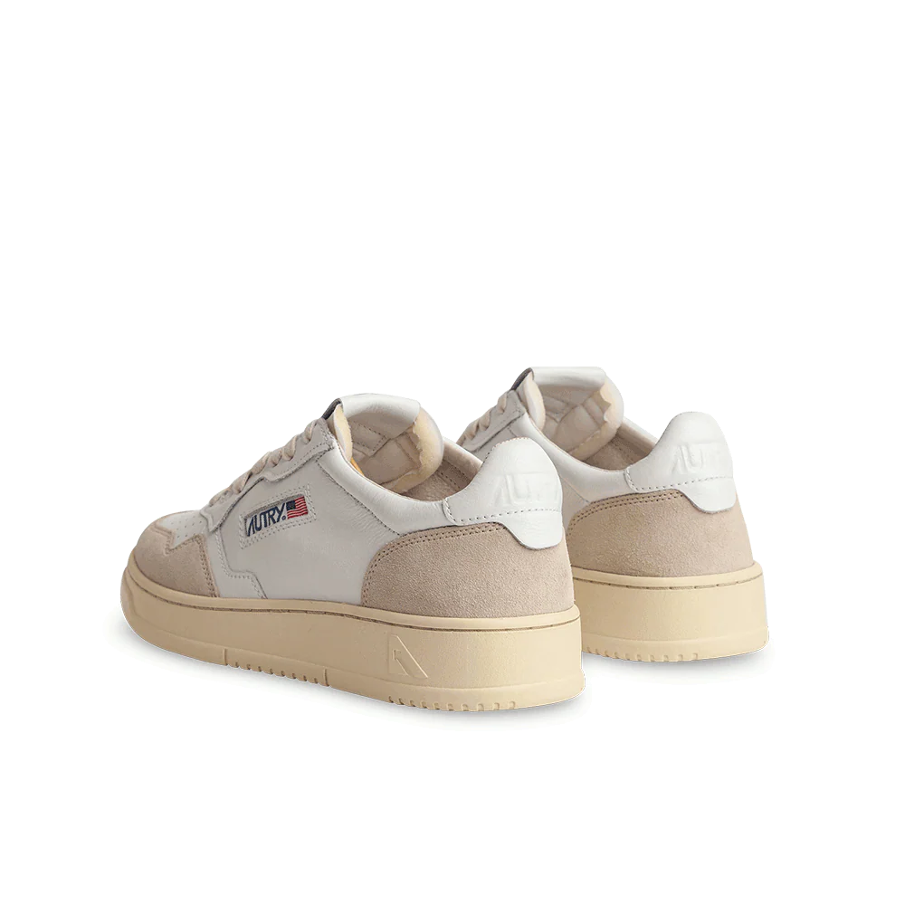 AUTRY BASKETS MEDALIST LOW EN CUIR BLANC ET DAIM BEIGE BACK