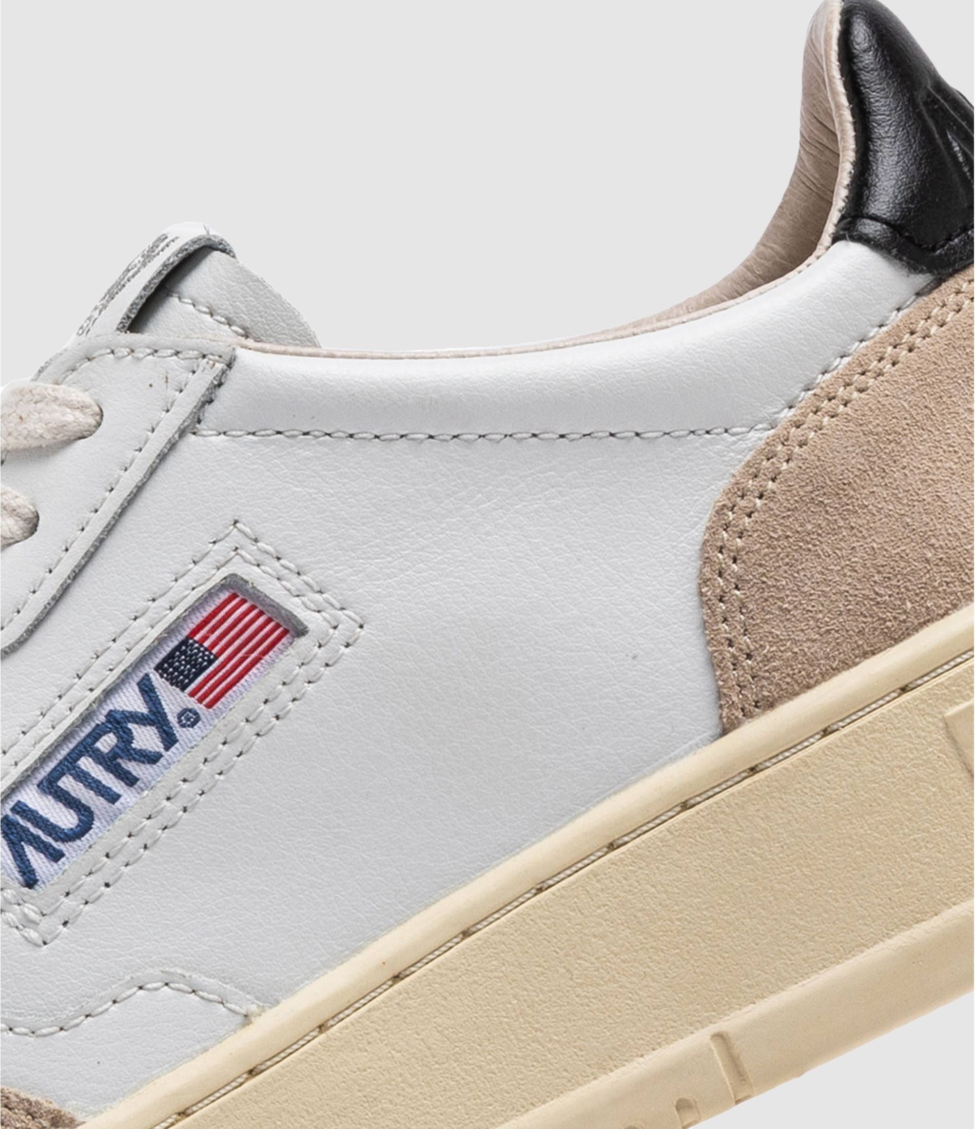 AUTRY BASKETS MEDALIST LOW EN CUIR BLANC ET NOIR ET DAIM BEIGE ZOOM
