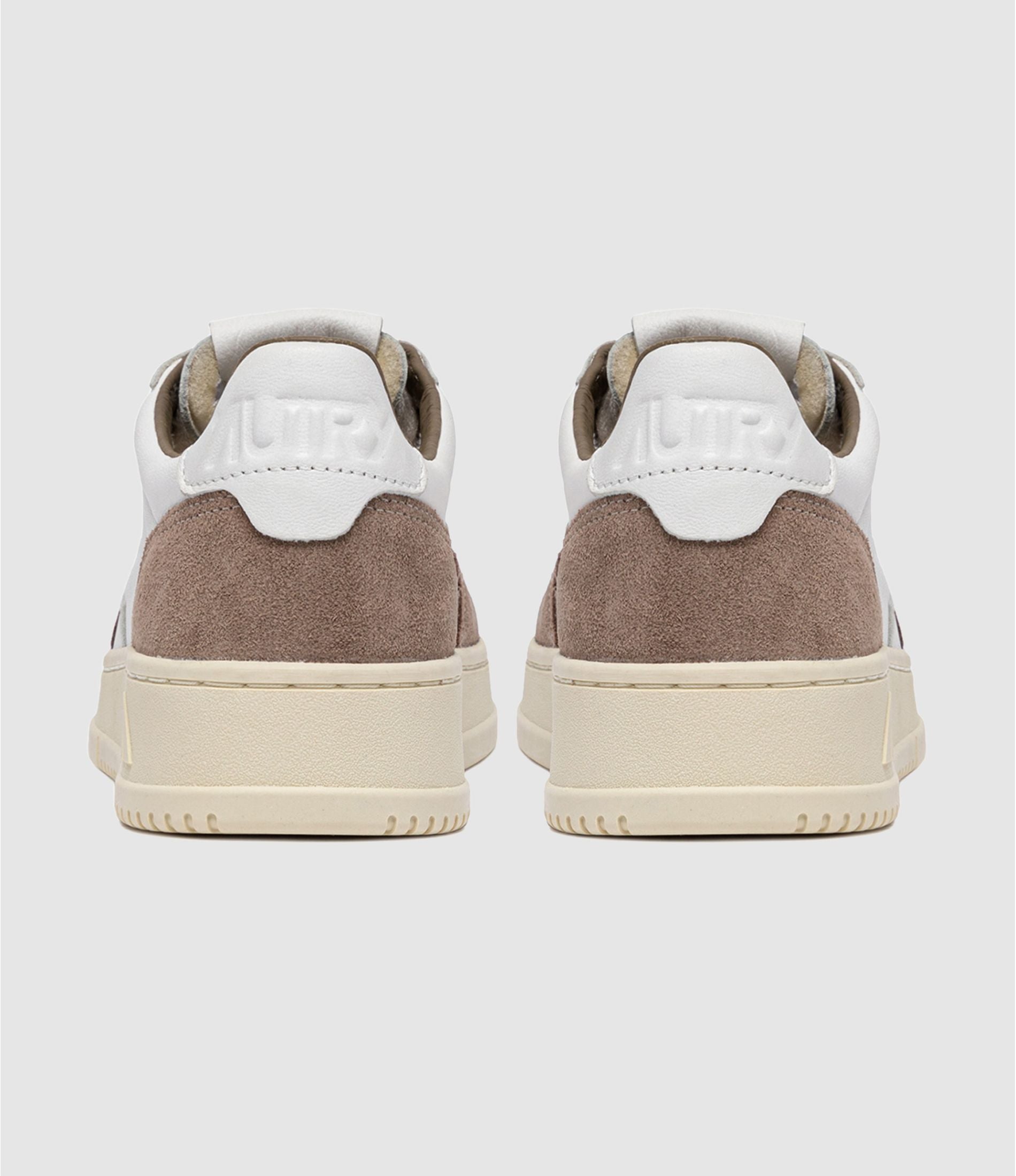 AUTRY BASKETS MEDALIST LOW EN CUIR BLANC ET TOBACCO BACK