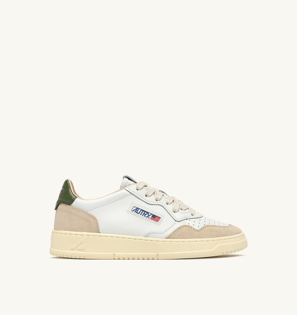 AUTRY BASKETS MEDALIST LOW EN DAIM ET CUIR BLANC ET BRONZE GREEN — Autry