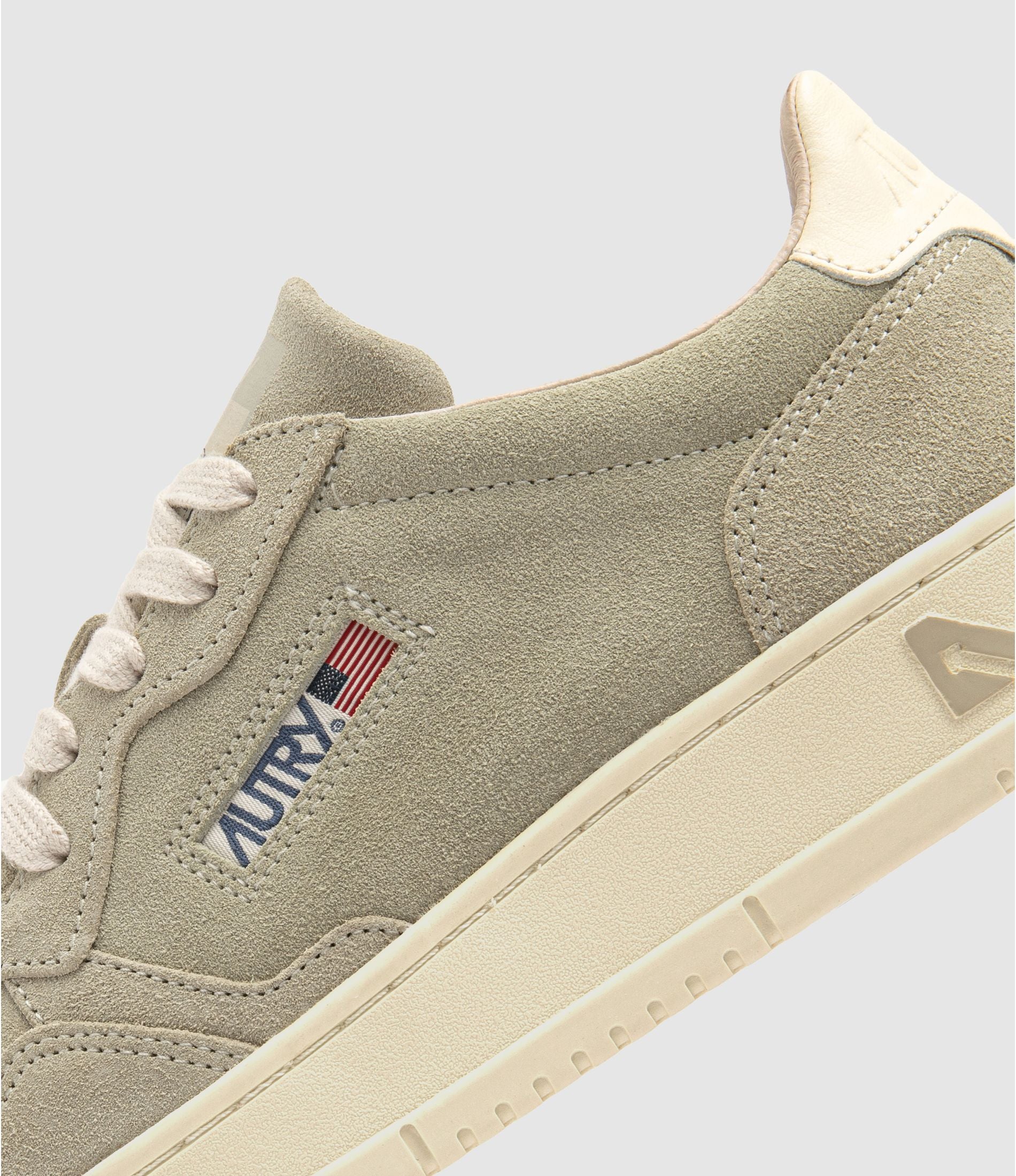 AUTRY BASKETS MEDALIST LOW EN DAIM PAPYRUS ET OFF WHITE ZOOM