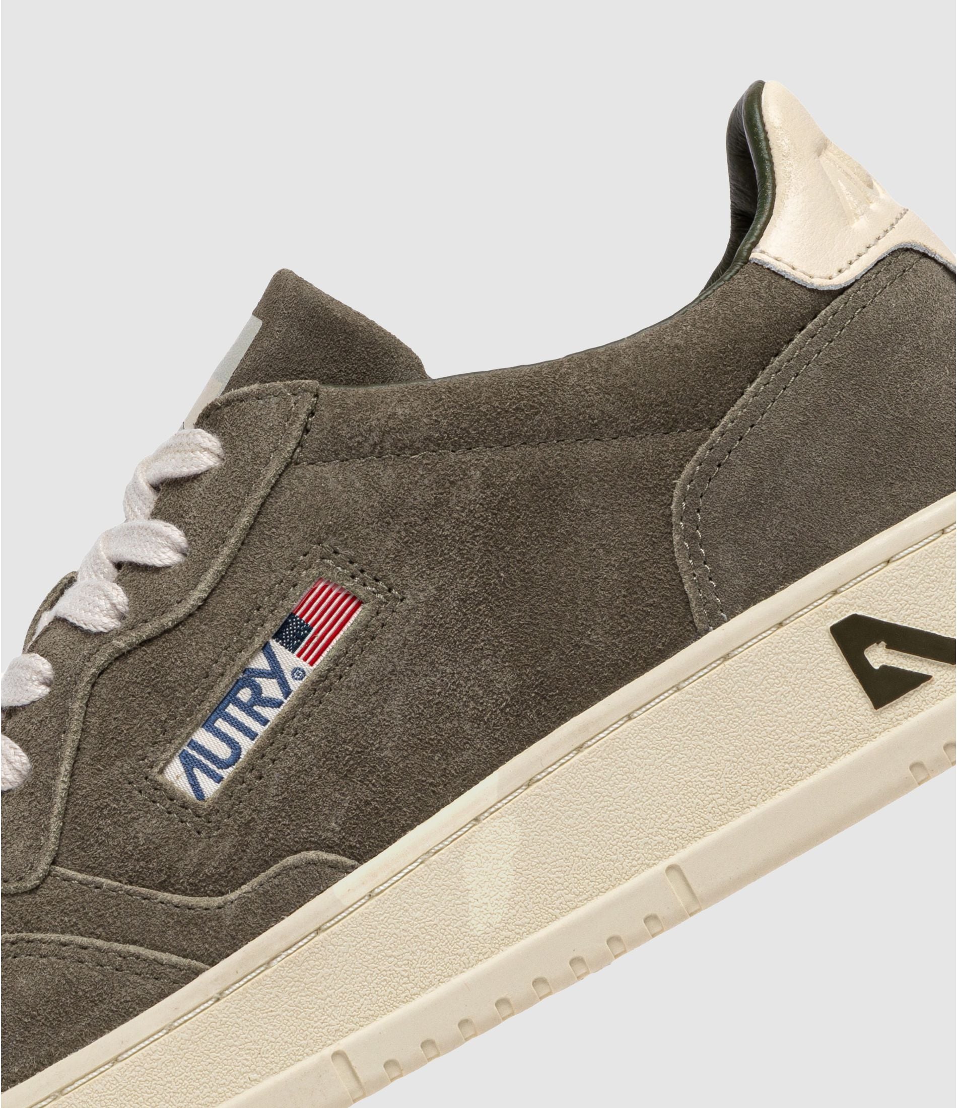 AUTRY BASKETS MEDALIST LOW EN DAIM WHITE ET MISLET ZOOM