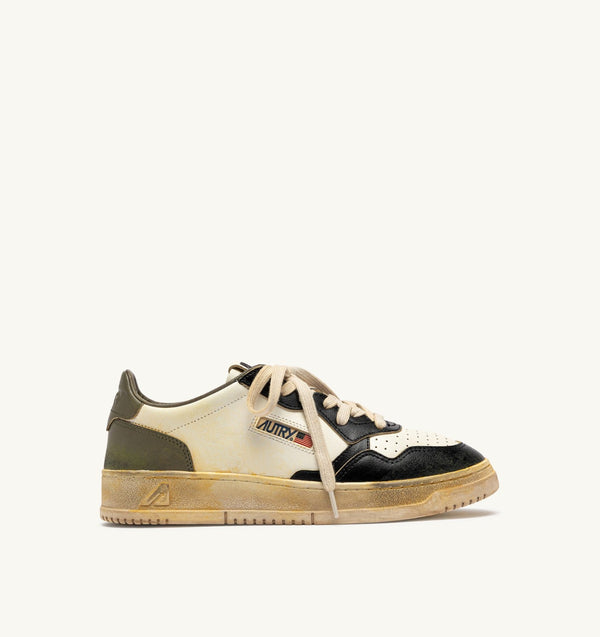 AUTRY BASKETS MEDALIST LOW SUPER VINTAGE EN CUIR BLANC COVERT GREEN ET NOIR — Autry