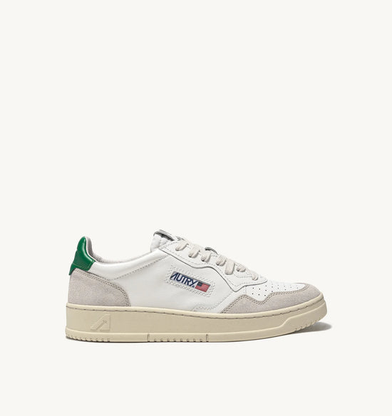 AUTRY MEDALIST LOW EN CUIR BLANC ET AMAZON ET DAIM BEIGE — Autry