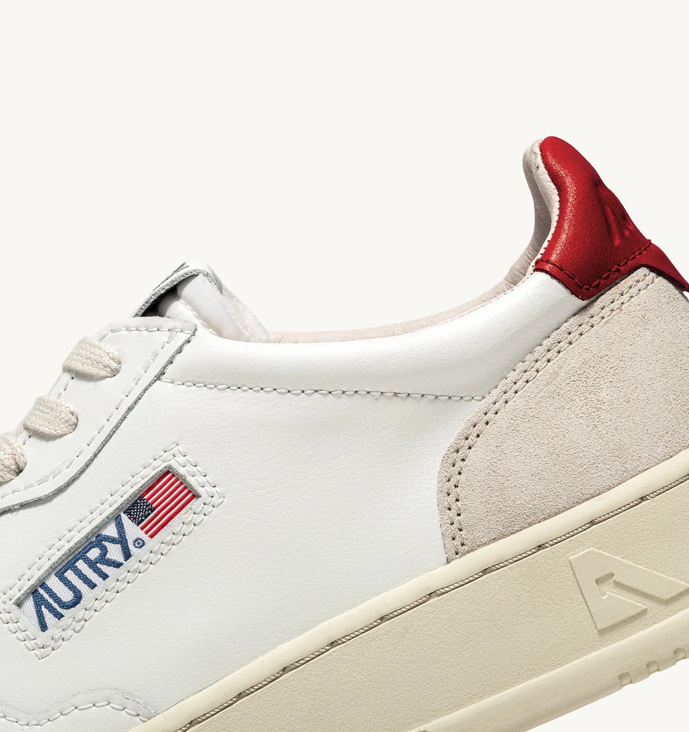 AUTRY MEDALIST LOW EN CUIR BLANC ET ROUGE ET DAIM BEIGE