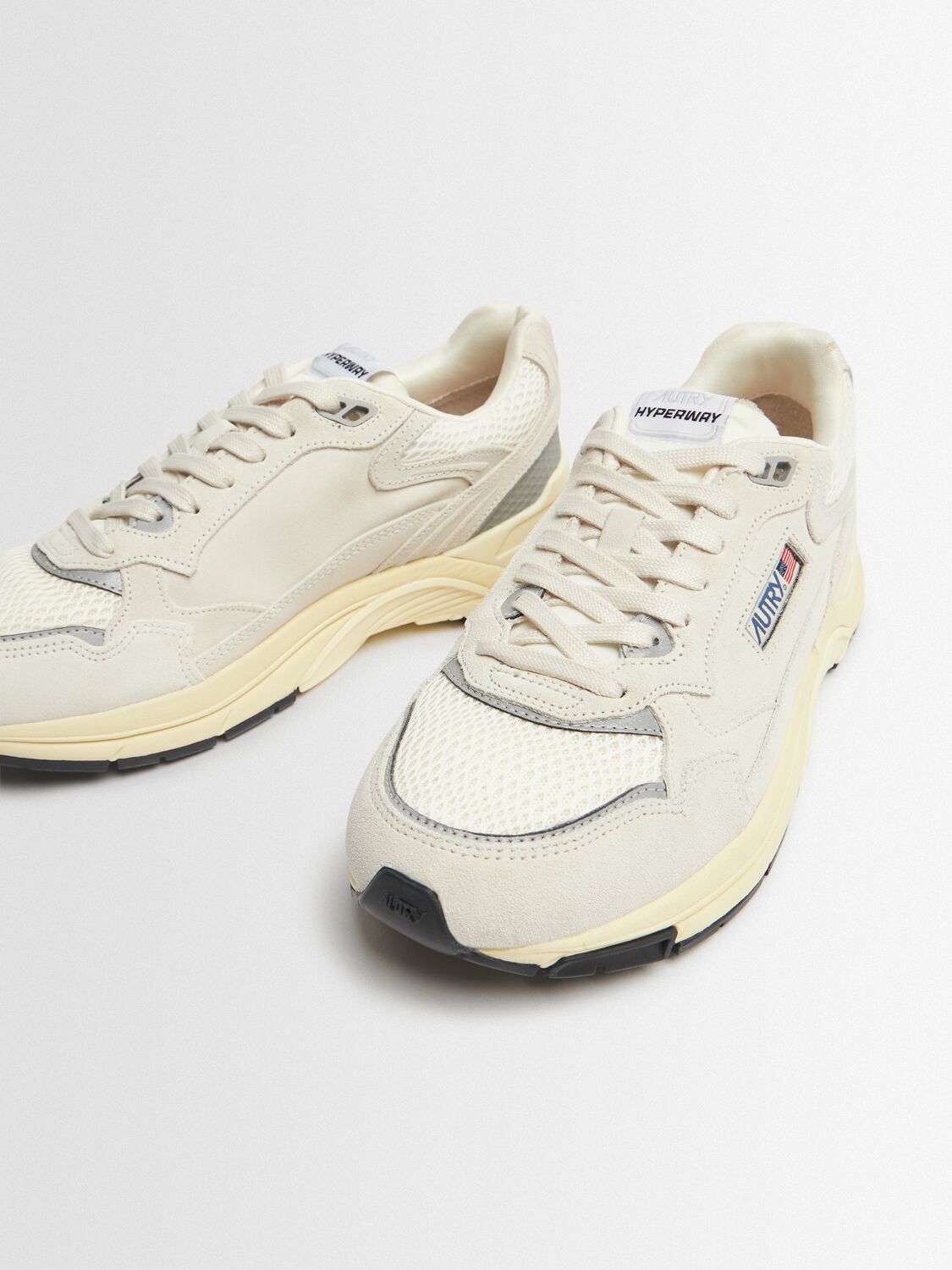 BASKETS HYPERWAY EN MESH ET DAIM BLANC ET ARGENT FRONT