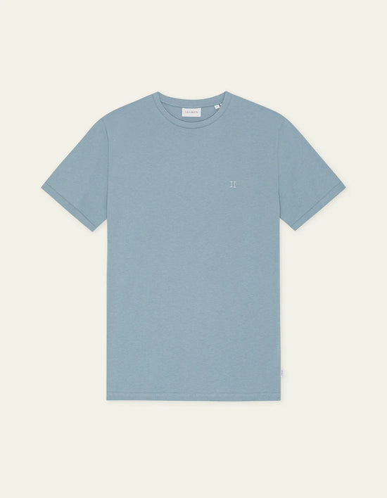 Les Deux Core Contrast T-Shirt Faded Denim Blue — Les Deux