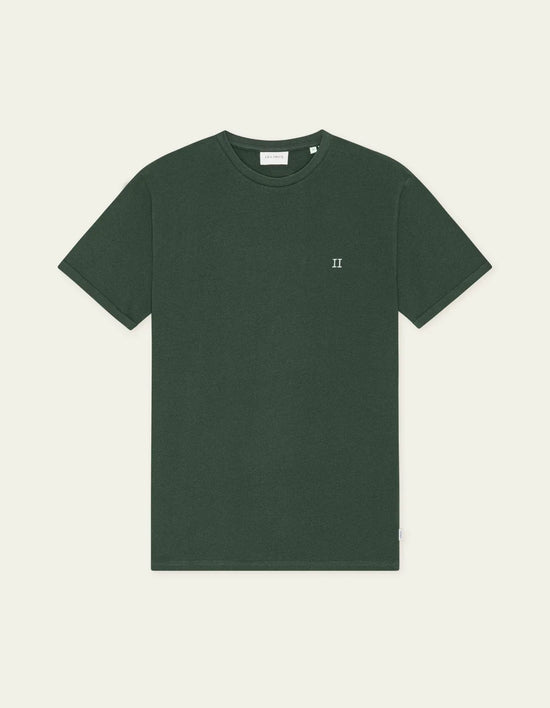 Les Deux Core Contrast T-Shirt Pine Green — Les Deux
