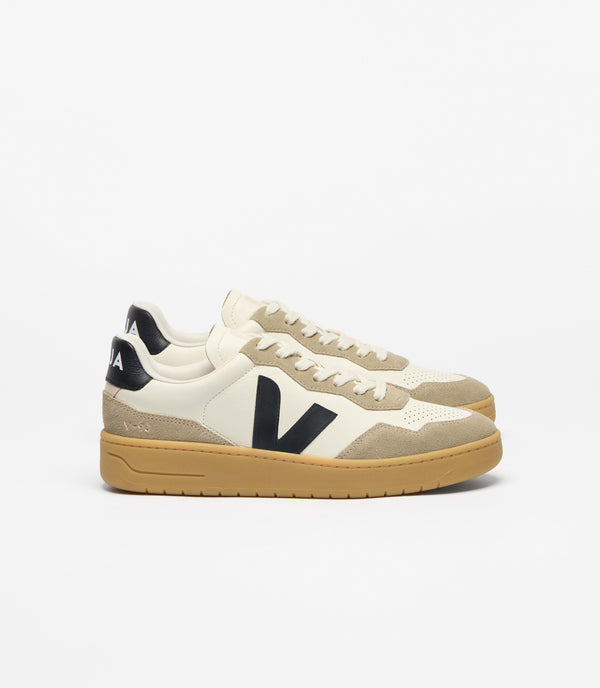 VEJA V-90 LEATHER PURE BLACK NATURAL — Veja