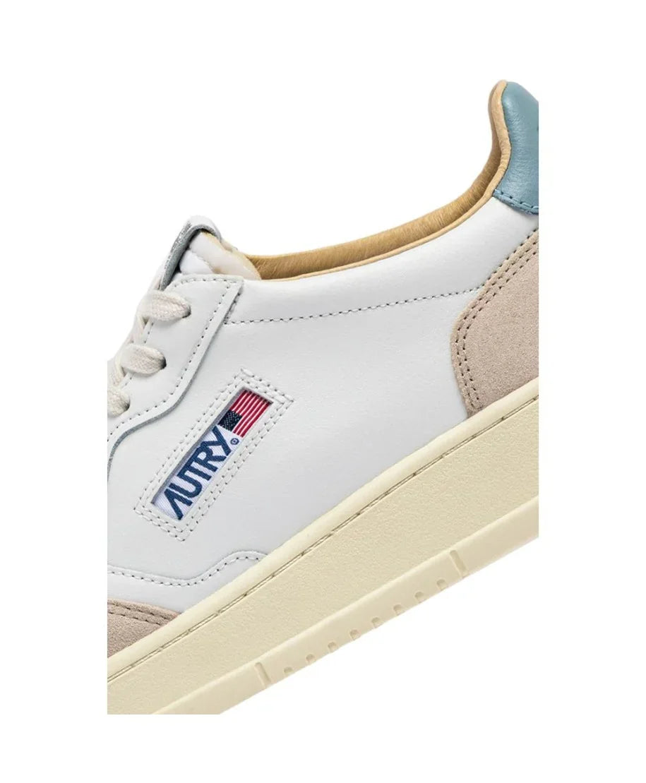 Autry MEDALIST LOW Cuir et Suede Blanc et Silver Blue