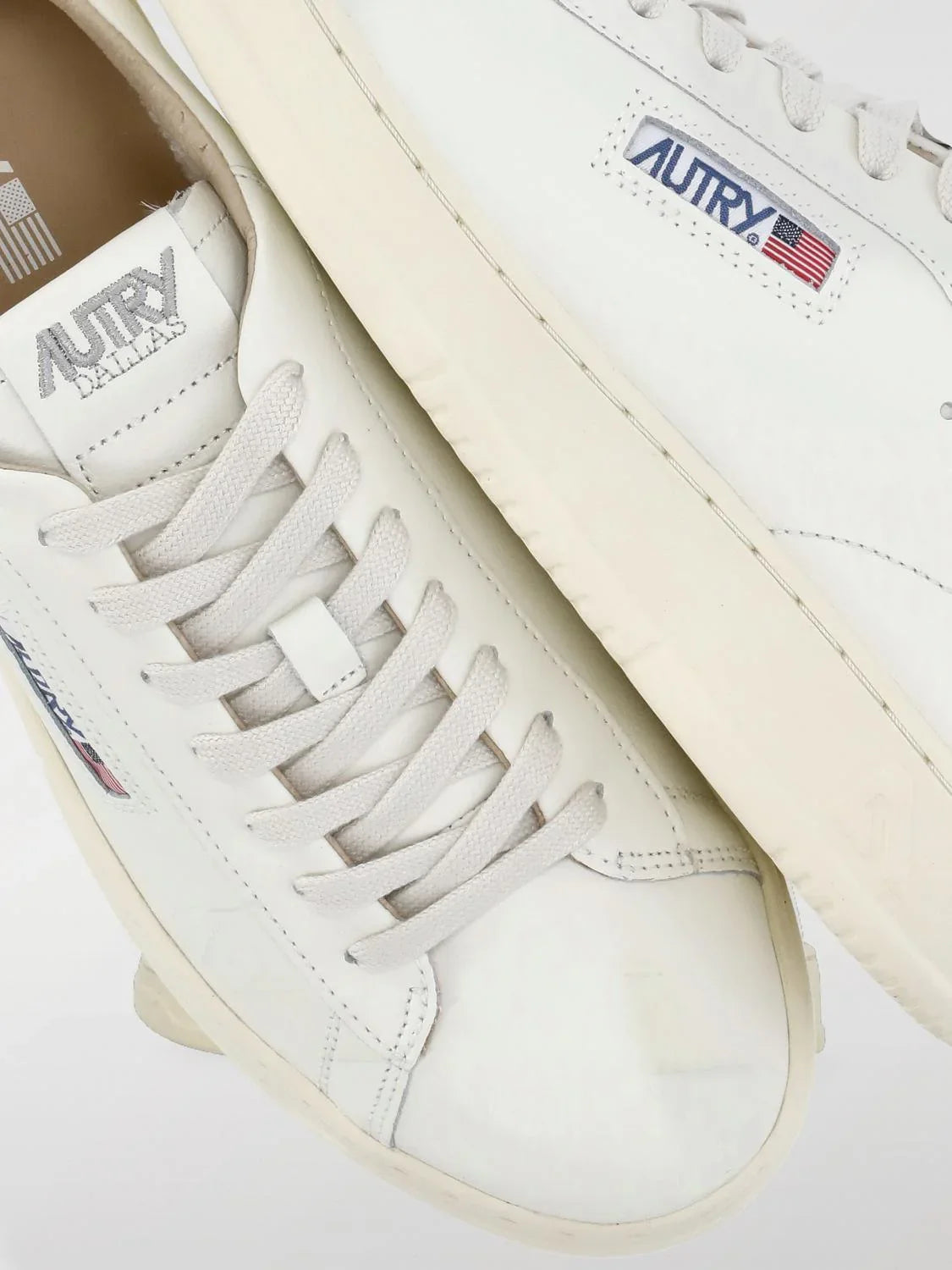 Sneakers Autry DALLAS LOW Cuir Blanc – Vue de détaillé.