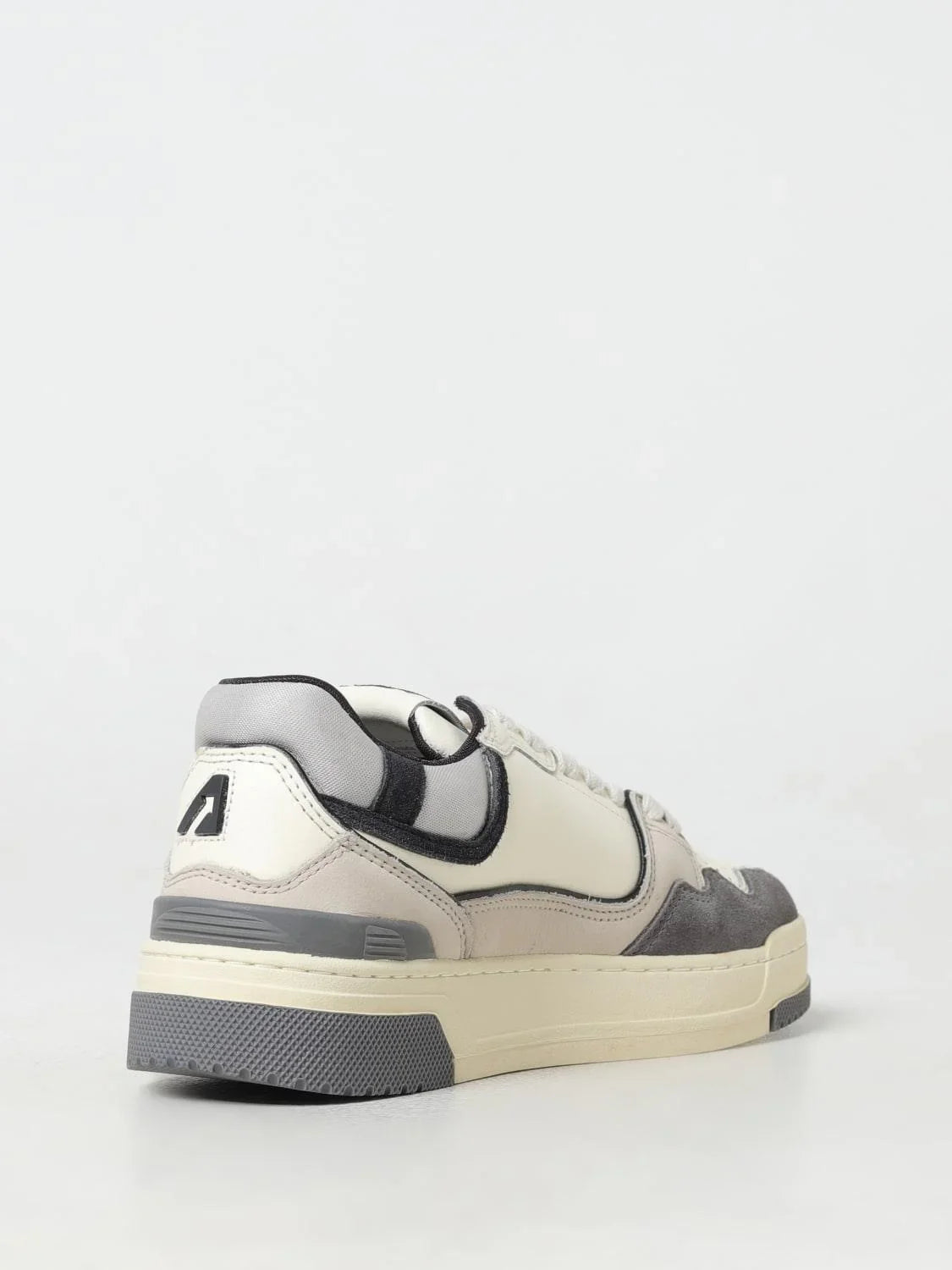 Sneakers Autry CLC LOW Gris et Noir - Vue de dos.