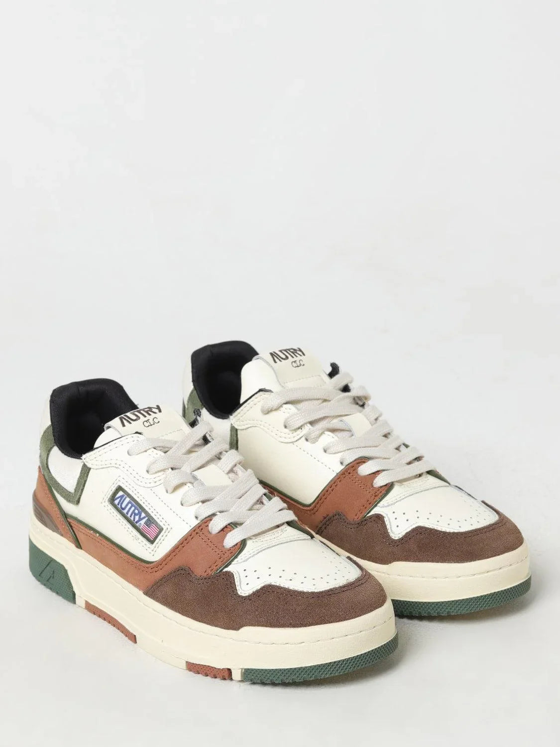 Sneakers Autry CLC LOW Marron et Noir – Vue de face.