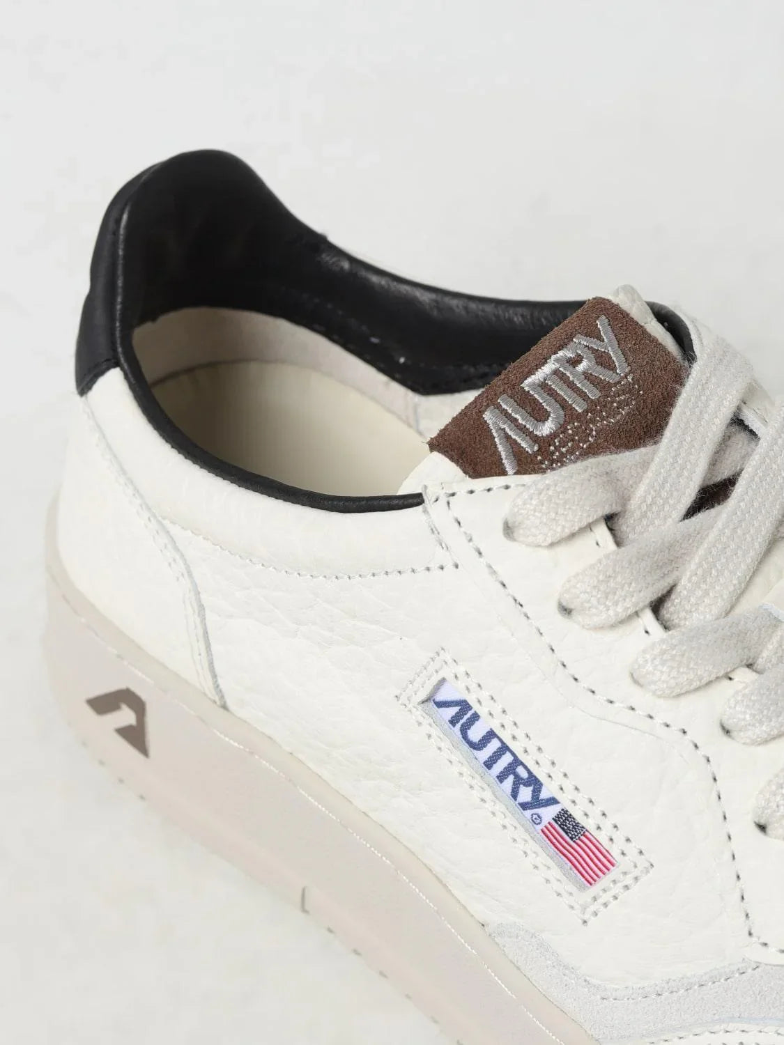 MEDALIST LOW Cuir Grain Noir et Marron - Uptown 42