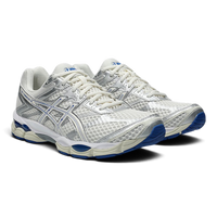 Uptown Asics GEL-CUMULUS 16 running shoes in cream and illusion blue with metallic silver synthetic overlays.