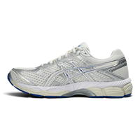 Uptown Asics GEL-CUMULUS 16 running shoe in cream and illusion blue with metallic synthetic overlays and mesh panels.