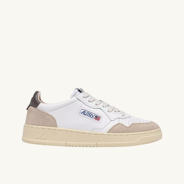 AUTRY BASKETS MEDALIST LOW EN DAIM ET CUIR BLANC ET MOREL — Autry