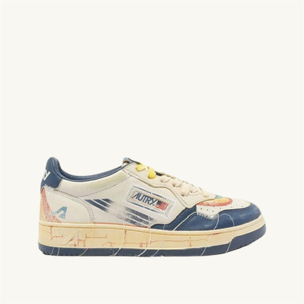 AUTRY BASKETS MEDALIST LOW SUPER VINTAGE EN CUIR BLANC ET ENSBLUE — Autry