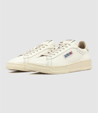 AUTRY BASKETS DALLAS LOW EN CUIR BLANC FRONT