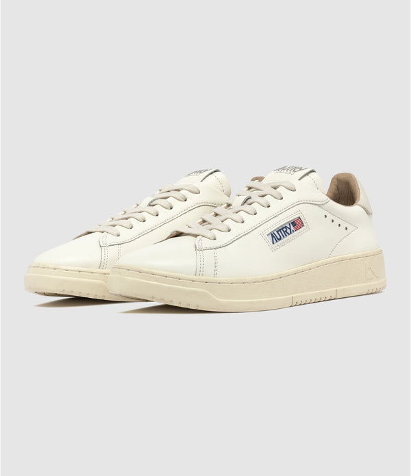 AUTRY BASKETS DALLAS LOW EN CUIR BLANC FRONT
