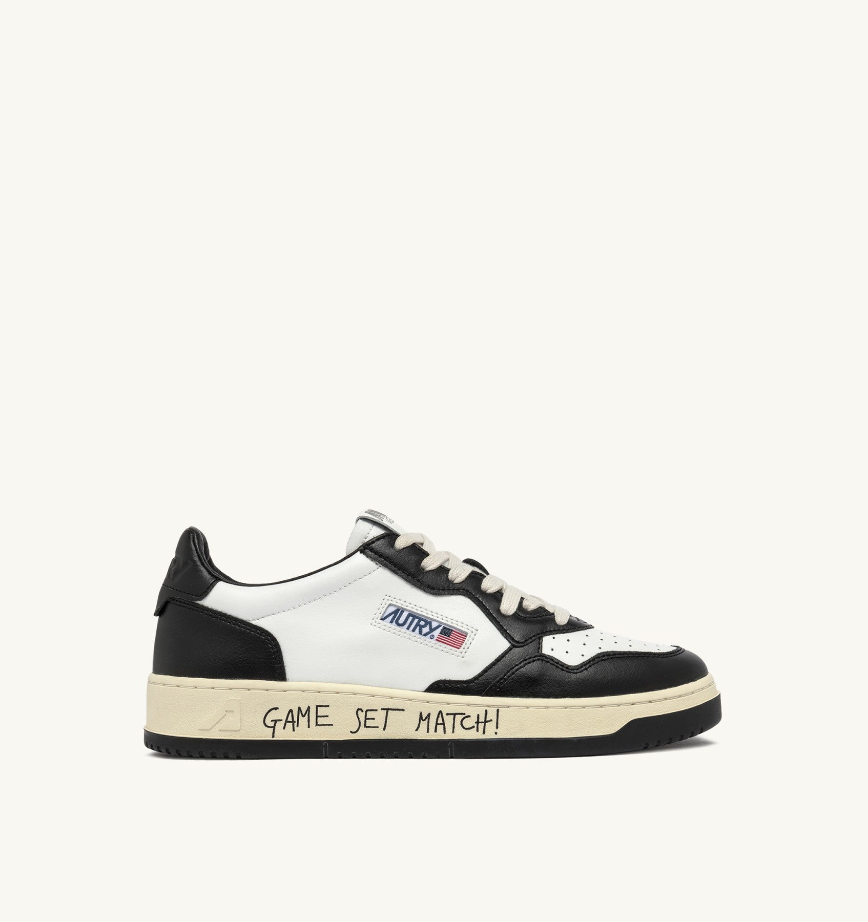 AUTRY BASKETS GAME SET MATCH MEDALIST LOW EN CUIR BLANC ET NOIR