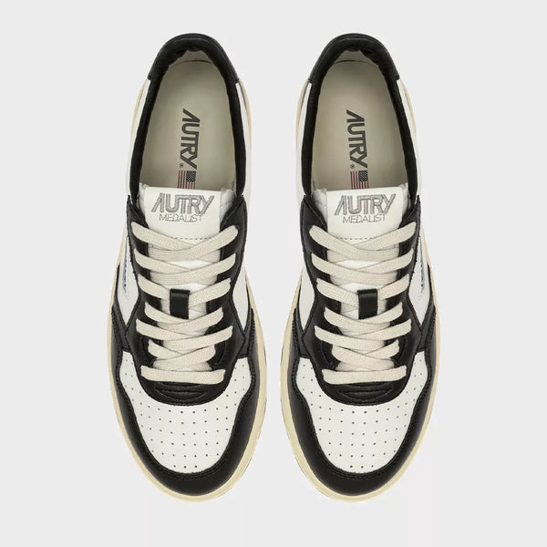 AUTRY BASKETS GAME SET MATCH MEDALIST LOW EN CUIR BLANC ET NOIR TOP