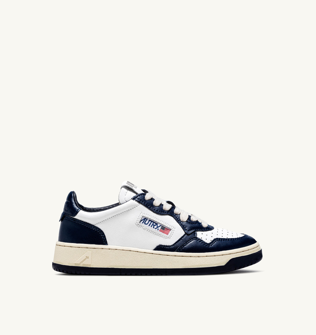 AUTRY BASKETS MEDALIST LOW BICOLOR EN CUIR BLANC ET BLEU