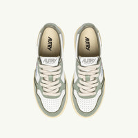 AUTRY BASKETS MEDALIST LOW BICOLOR EN CUIR BLANC ET SEA GRASS
