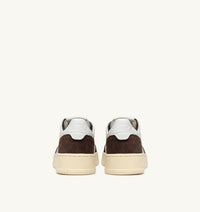 AUTRY BASKETS MEDALIST LOW EN CUIR BLANC ET DAIM ACAJOU