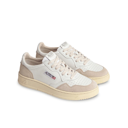 AUTRY BASKETS MEDALIST LOW EN CUIR BLANC ET DAIM BEIGE SIDE