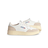 AUTRY BASKETS MEDALIST LOW EN CUIR BLANC ET DAIM BEIGE SIDE SOLE