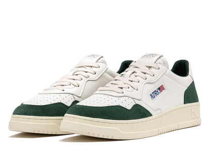 AUTRY BASKETS MEDALIST LOW EN CUIR BLANC ET DAIM BOTTLE FRONT