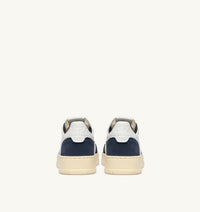 AUTRY BASKETS MEDALIST LOW EN CUIR BLANC ET DAIM DENIM