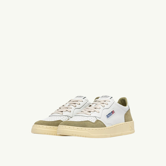 AUTRY BASKETS MEDALIST LOW EN CUIR BLANC ET DAIM GREYGN