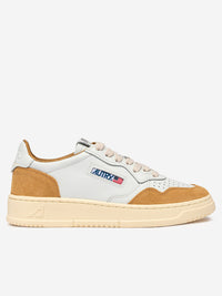 AUTRY BASKETS MEDALIST LOW EN CUIR BLANC ET DAIM MOUTARDE
