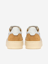 AUTRY BASKETS MEDALIST LOW EN CUIR BLANC ET DAIM MOUTARDE