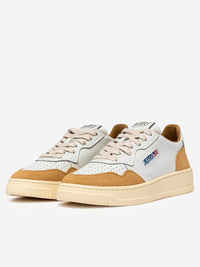 AUTRY BASKETS MEDALIST LOW EN CUIR BLANC ET DAIM MOUTARDE