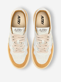 AUTRY BASKETS MEDALIST LOW EN CUIR BLANC ET DAIM MOUTARDE