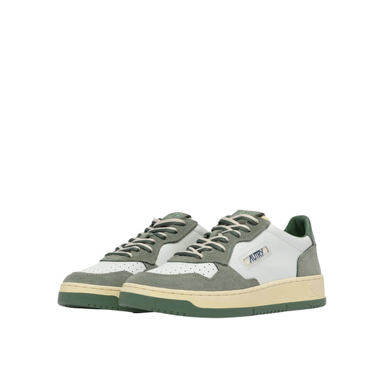 AUTRY BASKETS MEDALIST LOW EN CUIR BLANC ET DAIM SEA SPRAY