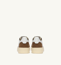 AUTRY BASKETS MEDALIST LOW EN CUIR BLANC ET DAIM TABAC