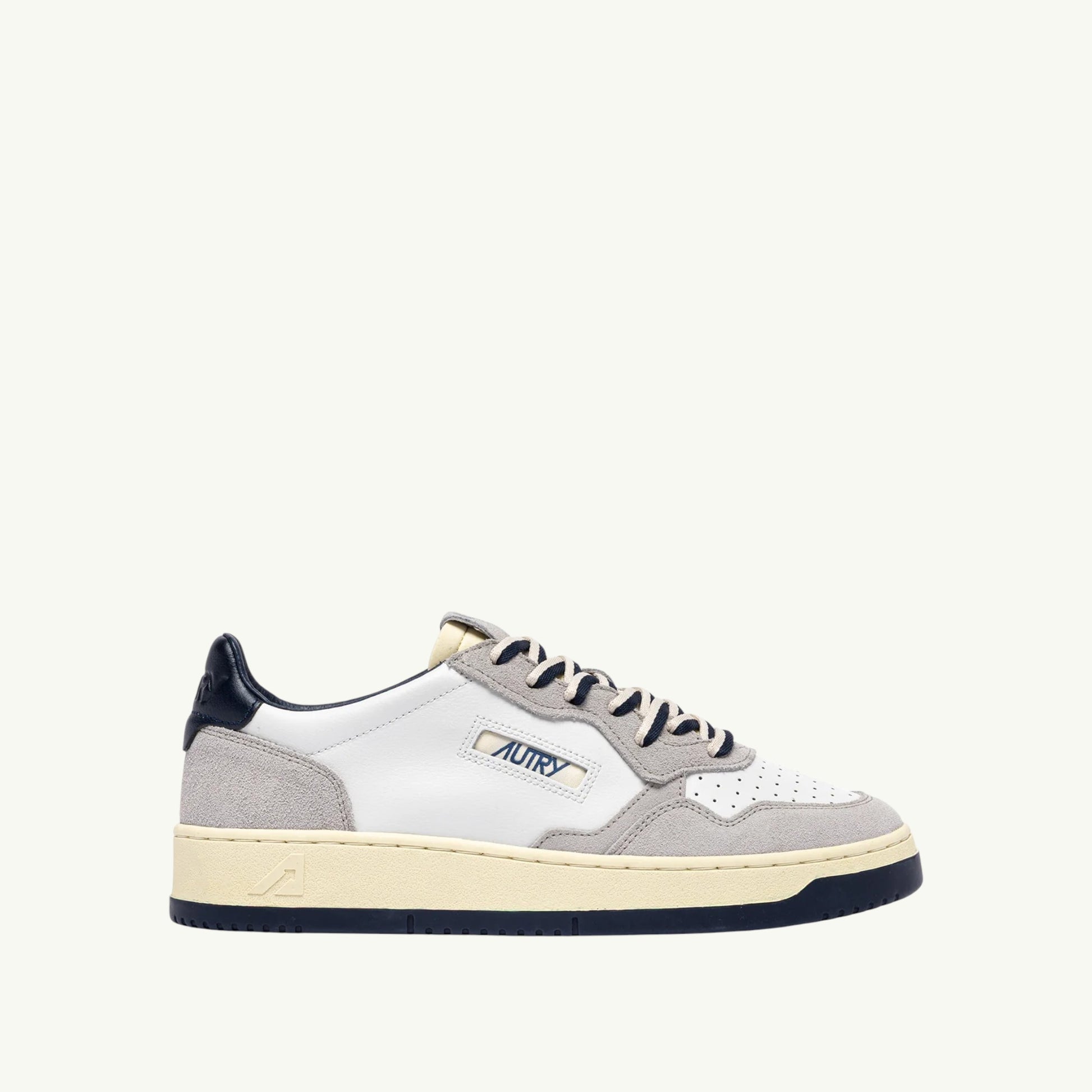 AUTRY BASKETS MEDALIST LOW EN CUIR BLANC ET DAIM VAPOR