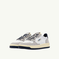 AUTRY BASKETS MEDALIST LOW EN CUIR BLANC ET DAIM VAPOR