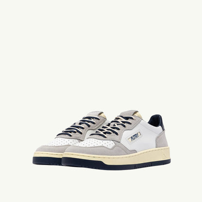 AUTRY BASKETS MEDALIST LOW EN CUIR BLANC ET DAIM VAPOR