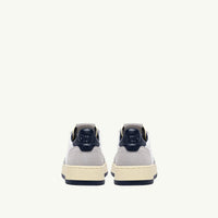 AUTRY BASKETS MEDALIST LOW EN CUIR BLANC ET DAIM VAPOR