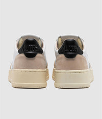 AUTRY BASKETS MEDALIST LOW EN CUIR BLANC ET NOIR ET DAIM BEIGE BACK