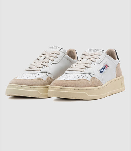 AUTRY BASKETS MEDALIST LOW EN CUIR BLANC ET NOIR ET DAIM BEIGE FRONT