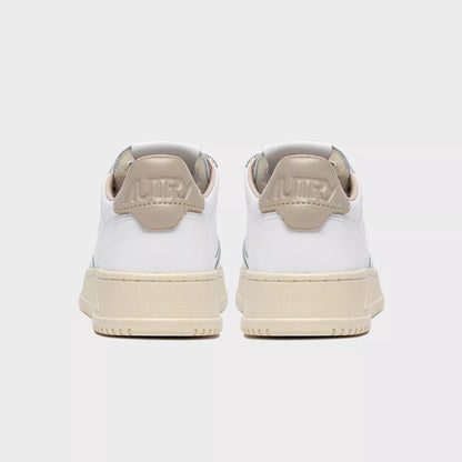 AUTRY BASKETS MEDALIST LOW EN CUIR BLANC ET TIDAL FOAM BACK