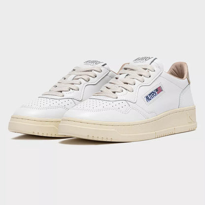 AUTRY BASKETS MEDALIST LOW EN CUIR BLANC ET TIDAL FOAM FRONT
